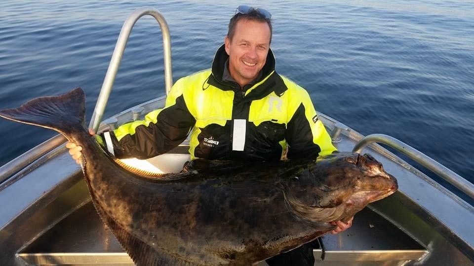 Bilde av daglig leder ved Saltstraumen Brygge, Bjorn Thore Zahl med en enorm fisk. Foto: Saltstraumen brygge | Best Regards